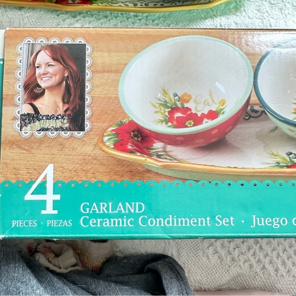 Pioneer Woman Garland 4-Piece Ceramic Condiment Set Winter Bouquet Pattern - Picture 4 of 14